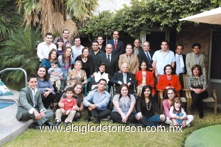 94 Aniversario
Don Homero Del Bosque Villarreal celebrando en familia sus 94 años de vida.