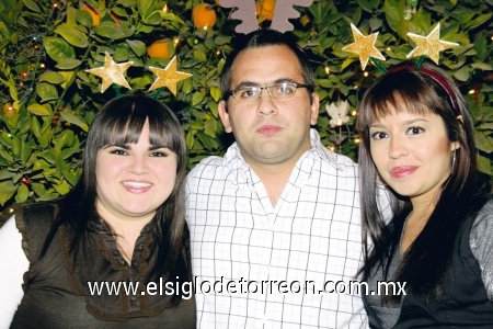 Maribel Samaniego, Miguel Landeros y Diana Hinojo.