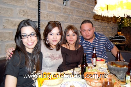 07012009
Nedely Aguilar, Verónica Reyna, Érika Reyna y Gerardo Reyna