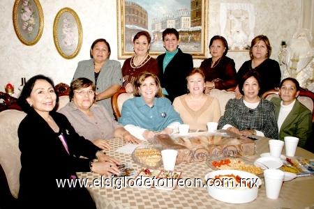 11012009
Esperanza, Lidia, Rocío, Yolanda A., Irma, Mague, María Elena, Yolanda I., Soledad, Rebeca y Angélica, reunidas en la celebración de la Rosca de Reyes