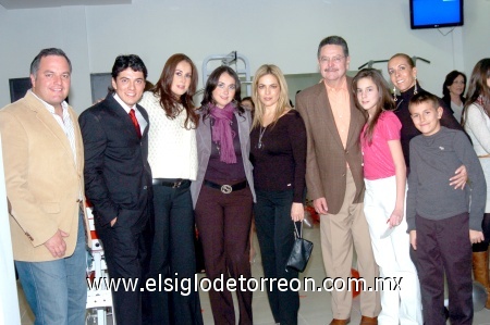 14012009
Jaime Russek, Luis Fernando González, Liliana Russek, Maricarmen Fahur, Irma, Jorge, Andrea, Roxana y Mauricio González