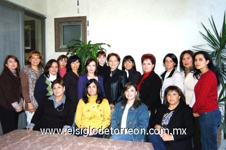 19012009
Integrantes del Club de Jardinería Bambú en su reunión mensual.