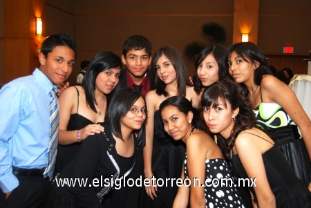 20012009
Fernanda Valeria Ríos, Nidia Carrillo, César Mejía, Pere Borrego, Luisa Galván, Mafer Estrada, Daniela Celayo, Fabiola Álvarez y Christian.