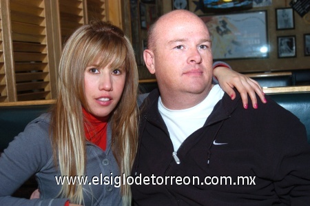 19012009
Karina Vázquez y Johann Van Heerden.
