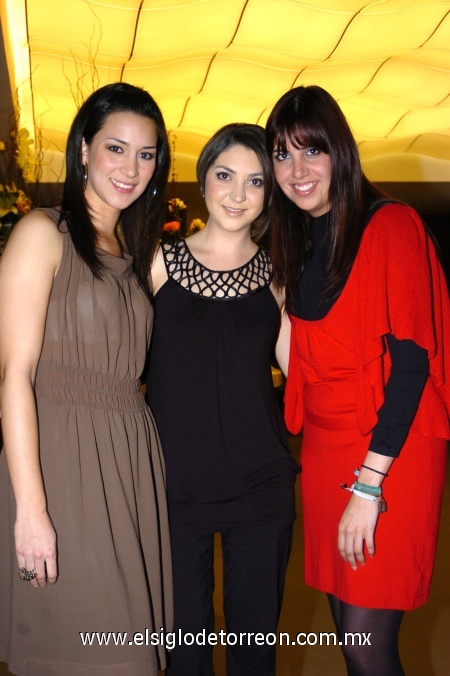 19012009
Astrid Ayup, Paty Lugo y Lucy Gallegos.