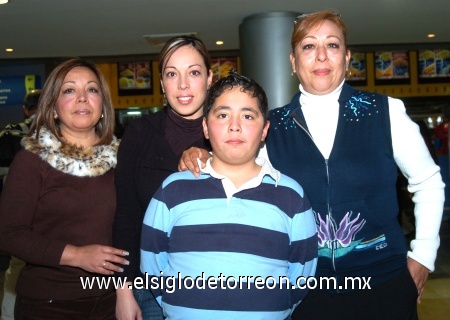 19012009
Carmen Frausto, Nancy Salcedo, José Luis Esquivel y Silvia Frausto.