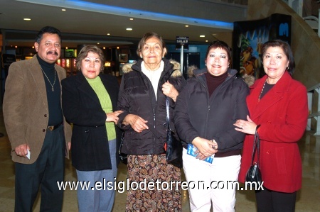 19012009
Isauro Muñoz, Juanis Reyes, Magdalena Díaz de Lugo, Pily y Nena Reyes.