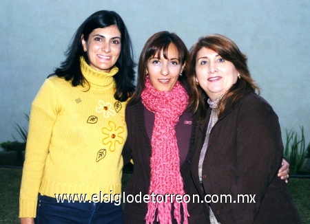 19012009
Sonia de Souza, Yolanda Venegas y Mónica V. de Ayala.