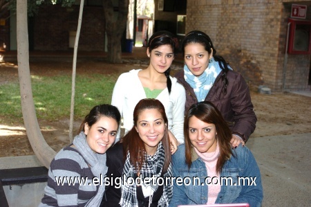 20012009
María Lozano, Raquel Mijares, Adriana Valadez, Marcela Jaramillo y Alma Torres.
