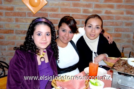 11012009
Karla Ayala, Mónica Azpilcueta y Marcela Flores.