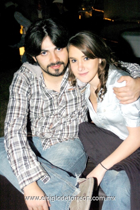 11012009
René Gámez y Nasla Gidi.