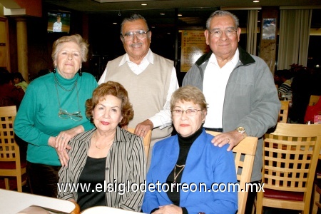 11012009
Samuel Flores, Francisco Morales, María del Socorro Michel, María del Pilar de Morales y Raquel Michel
