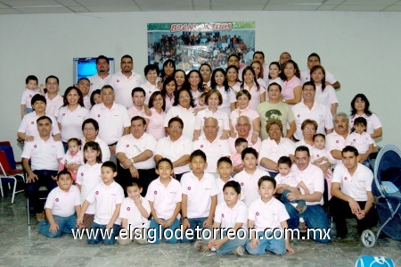 15012009
Familia León Frausto en su reciente convención.