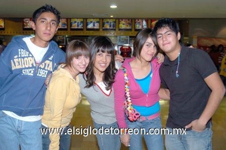 15012009
Ruthman Quintana, Odette Gómez, Yazmín Medina, Priscila Villanueva y Nacho Romero.