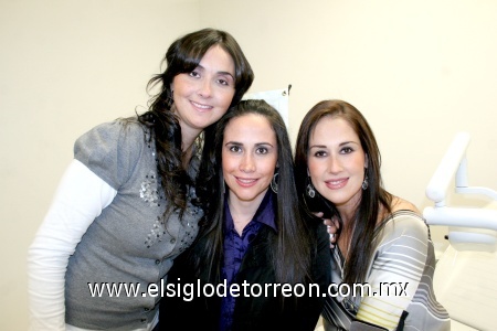 15012009
Mary Carmen Rodríguez de Fahur, Ana Sofía Rodríguez y Liliana Rodríguez de Russek.