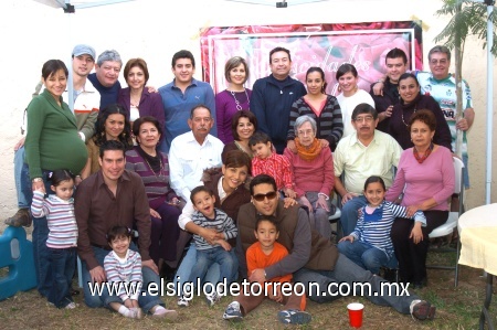 27012009
Chelito González fue festejada al cumplir 89 años, con una reunión organizada por las familias Ávalos González, Ávalos Gutiérrez, Ávalos Román, Ávalos Ortega, Ávalos Lomas y Sterling Ávalos.