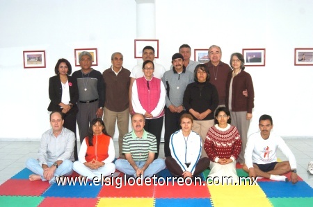 27012009
Miembros de la Gran Fraternidad Universal celebraron con un desayuno el natalicio de su fundador Msma Serge Raynaud de la Ferriere.