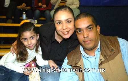 26012009
Jéssica Mata, Rosario de Mata y Fernando Mata.
