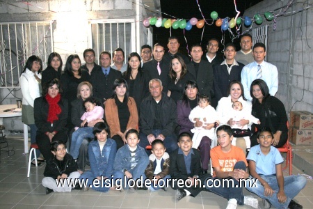 16012009
Familia Aguilar Ortega reunida en reciente festejo.