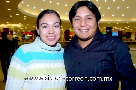 17012009
Alejandra Vallejo y Radamés Villarreal.