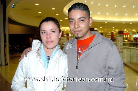 17012009
Mariela Rosales y Pablo Arauz.