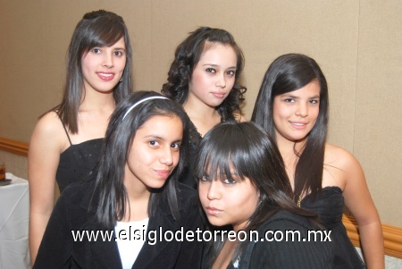 17012009
Mayra Maldonado, Diana Cisneros, Giovanna de la Torre, Dafne Carrillo y Berenice Carrillo.