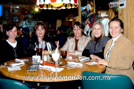 19012009
Pamela de la Mora de Corral, Luz Elena M. de Bustos, Ana Karla Frisbie, Rosy Arizpe de Cabello y Anelise Ahnert.