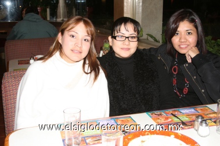 19012009
Rocío Zavala, Sindy Vázquez y Verónica Dávila Ordaz.