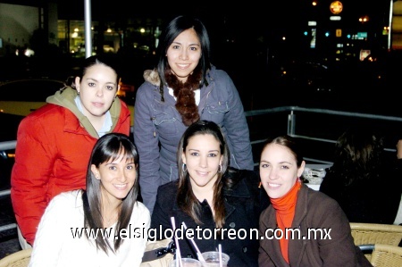 12012009
Gloria Hernández, Wenndy Ornelas, Lorena López Amor, Paola Rubio y Olga Lagarda.