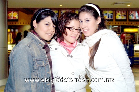 16012009
Monserrat Torales, Karime Sobral y Jeannette Torales.