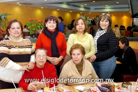 16012009
Victoria de Díaz, Hortencia de Albarrán, Sonia de Figueroa, Laura de Laratta, Graciela Salazar y Alicia Pérez.