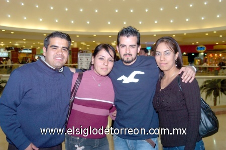 17012009
Arturo Olmos, Martha Alvardo, Víctor Benavente y Anabel Cháirez.