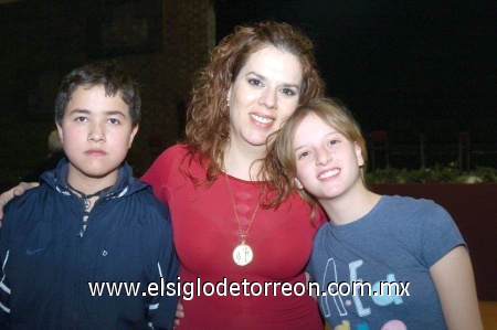 18012009
Arodi Sánchez, María Estela Morales y Lucía Sánchez.