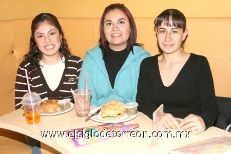 18012009
Diana Peña del Río, María Eugenia Astorga y Verónica Alejandra Macías.