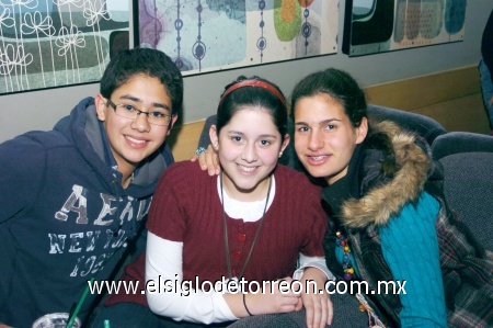 18012009
Diego Valdez, Crista Buendía y Ximena Barboglio.