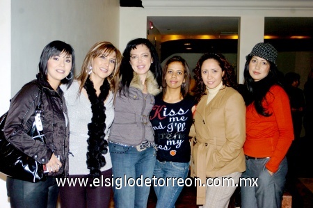 18012009
Ely Valverde, Marú Seceñas, Yahira Arizpe, Laura García, Lucy Ibarra y Nubia Sifuentes.
