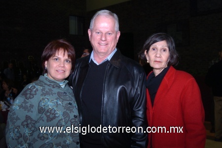 18012009
Guadalupe Villarreal, Jorge Estrada y Titina García.