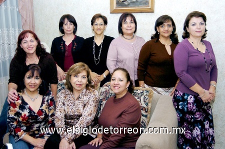 28012009
Dely de Sleiman celebró su cumpleaños en compañía de Rosy de Cuan, Rosy de Téllez, Dora de Treviño, Tina de Grado, Maru Córdova, Verónica de Ayup, Amparo López y Tere de Espinoza