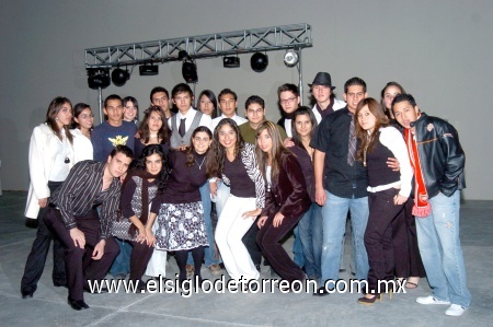 28012009
Se reunieron para festejar sus respectivos cumpleaños, Gerardo González, Miroslava Aguilar, Patricia Giacomán y Karla Robles, quienes pasaron una increíble velada en compañía de su grupo de amigos