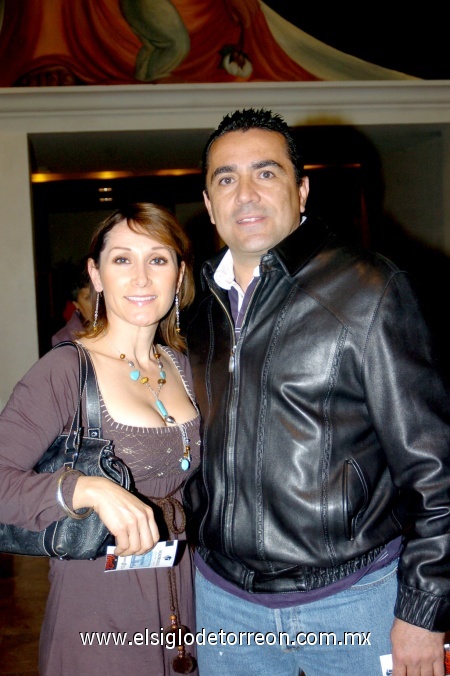 28012009
Eugenia Mora y Darío Contreras disfrutaron del Tenorio Cómico