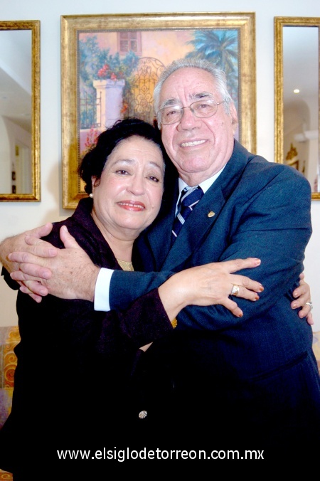 28012009
Leonor Fernández de Ayala y Jesús Ayala lucieron felices en su festejo de aniversario de bodas