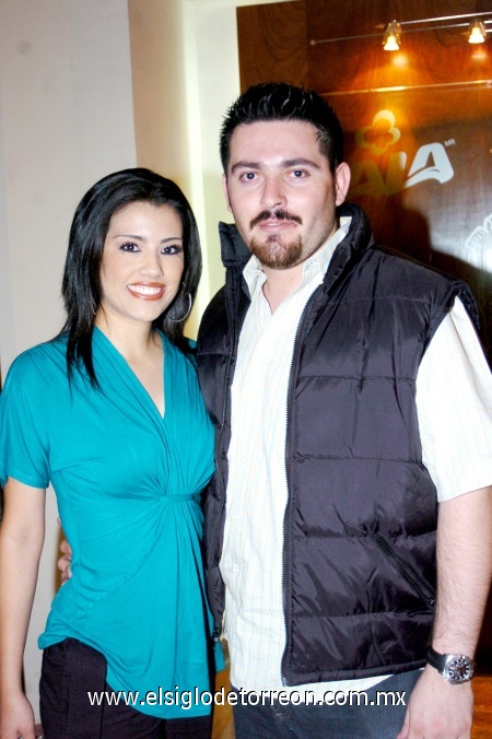 28012009
Ruth Lafuente y EnriqueMejía presentes en reciente festejo