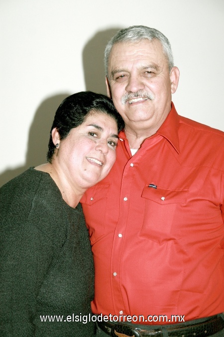 29012009
María de los Ángeles C. de Jardón y Jesús Adolfo Jardón González festejaron 39 años de matrimonio.