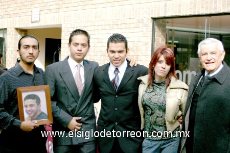 21012009
José Manuel Montaño, Raymundo Martínez, Jorge Ornelas y Carolina Hernández, integrantes de la mesa directiva acompañados de Quintín Balderrama López