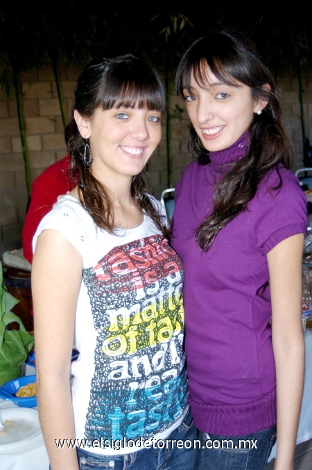 28012009
Dora y Sofía González asistieron a reciente festejo de cumpleaños.
