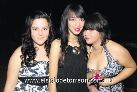 29012009
Julia Peña, Ale Ramírez y Natalia Guijarro disfrutaron del festejo