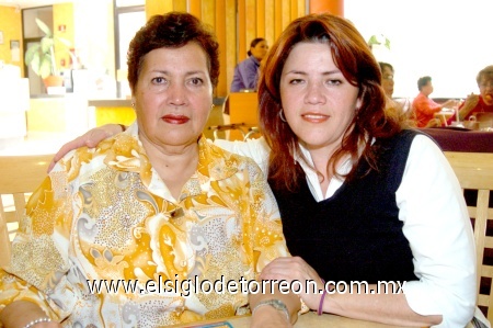31012009
 Claudia Ríos y Raquel Uribe en un martes de café