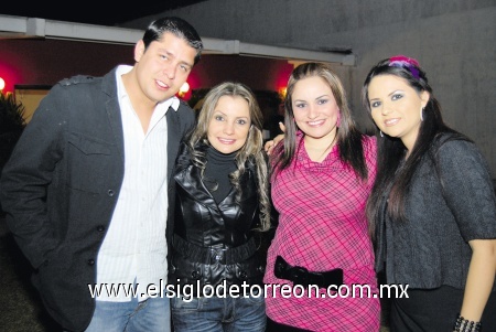 28012009
Michelle en compañía de Marco Pamplona, Martha Monsiváis, Michelle Monsiváis e Hilda Pulido