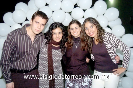 28012009
Se reunieron para festejar sus respectivos cumpleaños, Gerardo González,MiroslavaAguilar, Patricia Giacomán y Karla Robles