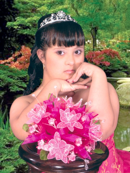 Srita. Susana Cervantes Montelongo celebró sus XV años con una misa de acción de gracias en la parroquia del Perpetuo Socorro el sábado 21 de febrero de 2009.